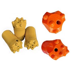 kūginis gręžimo antgalis, skirtas viršutiniu plaktuku veikiančioms uolienų gręžimo priemonėms